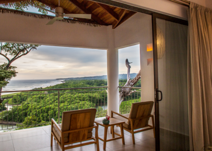 Flor Blanca Side View