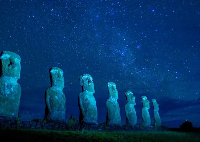 Krist_EasterIslandLightpainting